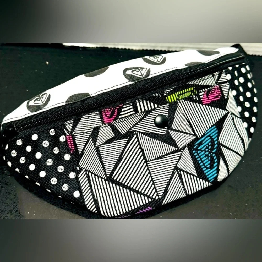 Roxy retro 90s geometric print black fanny pack belt shoulder bag skater street